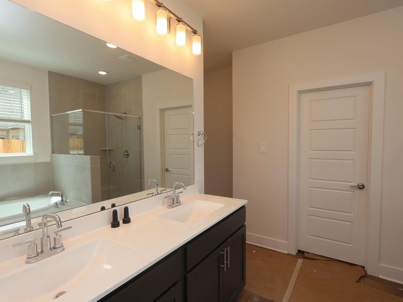 Furnished interior view inside a new home in Sorella, Tomball (Image 10).