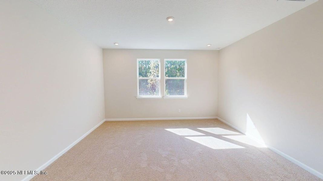 Spacious, unfurnished interior of a new home in Lakes at Bella Lago, Green Cove Springs (Image 11).