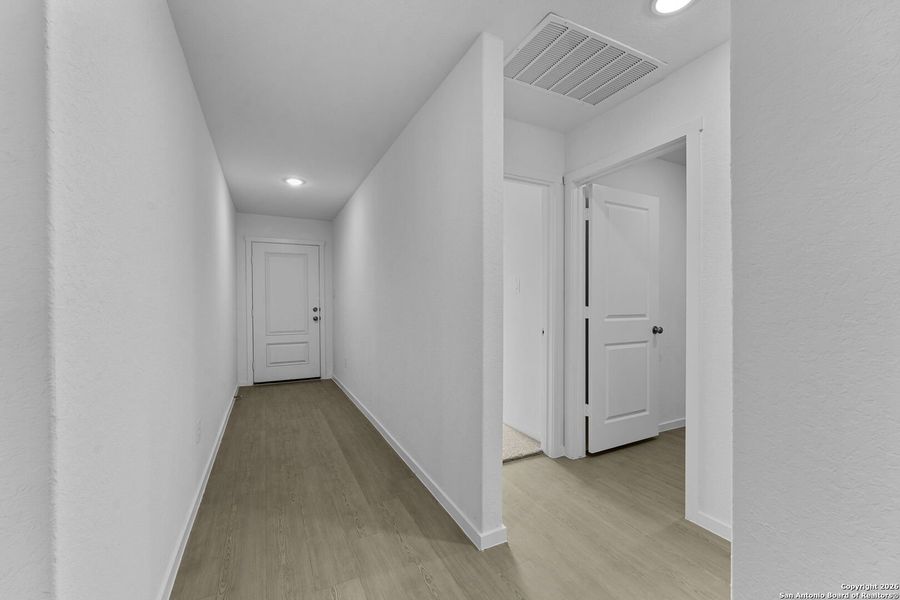 Spacious, unfurnished interior of a new home in Voss Farms, New Braunfels (Image 17).
