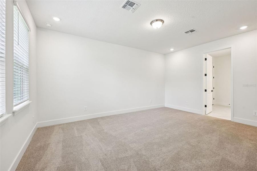 Spacious, unfurnished interior of a new home in Ridgehaven - Signature Series, Ormond Beach (Image 39).