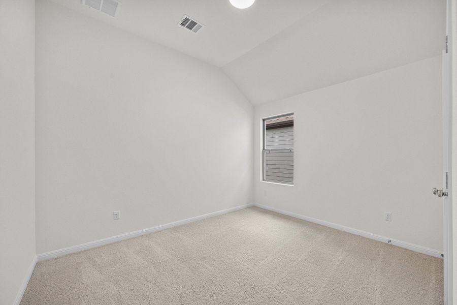 Spacious, unfurnished interior of a new home in Trinity Ranch, Elgin (Image 25).