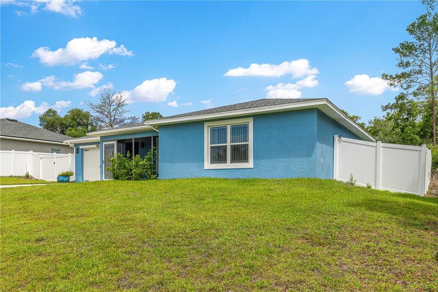 Exterior details and patio area of a home in , Ocala (Image 25).