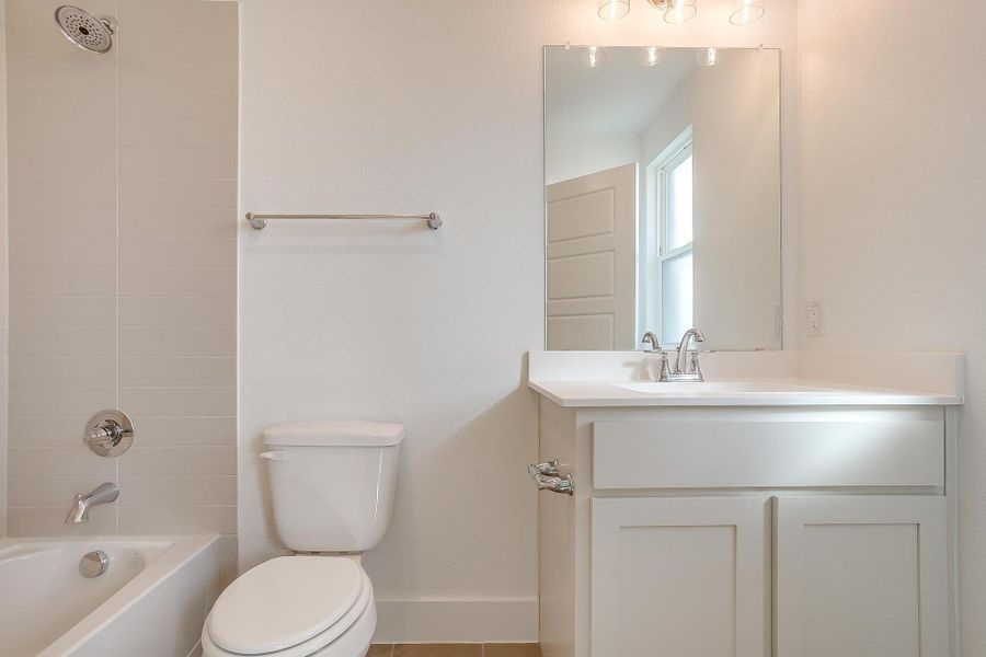 Representative furnished interior of a home built from the Eleanor by Graham Hart Home Builder in Sweetgrass, Haslet (Image 14).