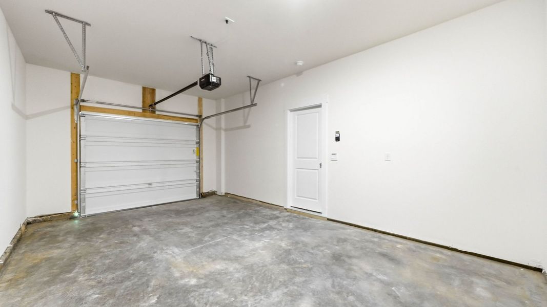 Spacious, unfurnished interior of a new home in The Arbor Townhomes, Kingsport (Image 26).