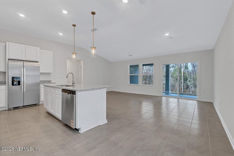 Spacious, unfurnished interior of a new home in Panther Creek, Jacksonville (Image 8).