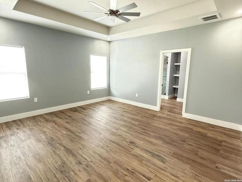 Spacious, unfurnished interior of a new home in , D'Hanis (Image 30).