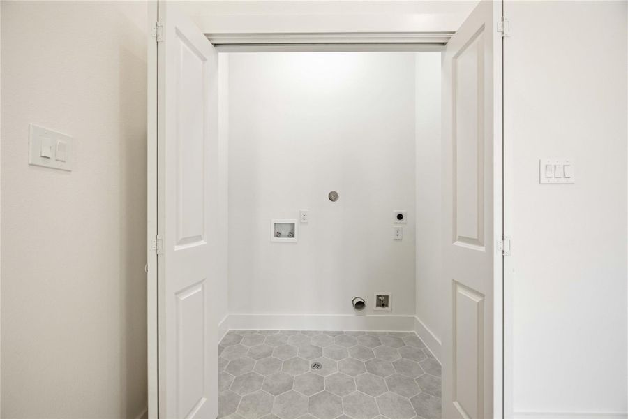 Spacious, unfurnished interior of a new home in , Houston (Image 27).