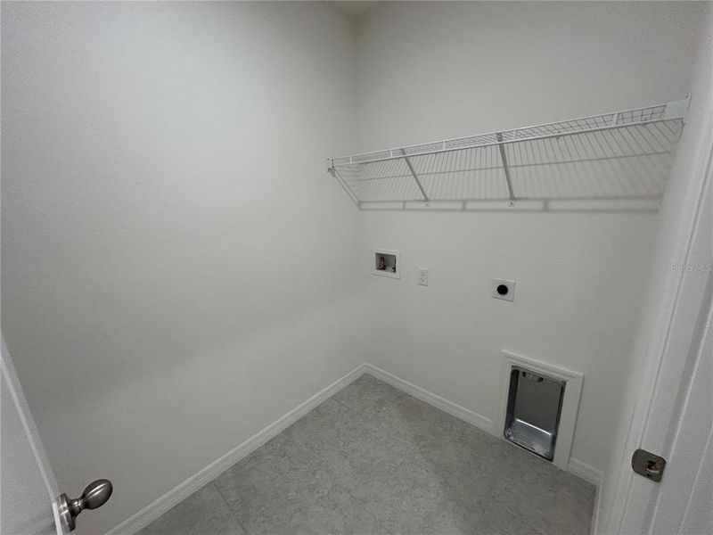 Spacious, unfurnished interior of a new home in Port Charlotte, Port Charlotte (Image 17).