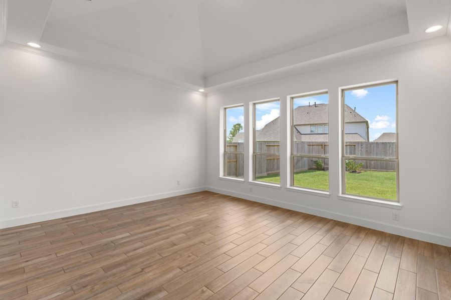 Spacious, unfurnished interior of a new home in Riceland 70', Mont Belvieu (Image 34).