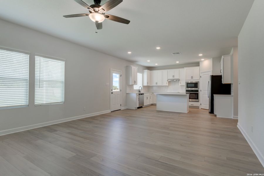 Spacious, unfurnished interior of a new home in Saddlebrook Ranch, Schertz (Image 21).