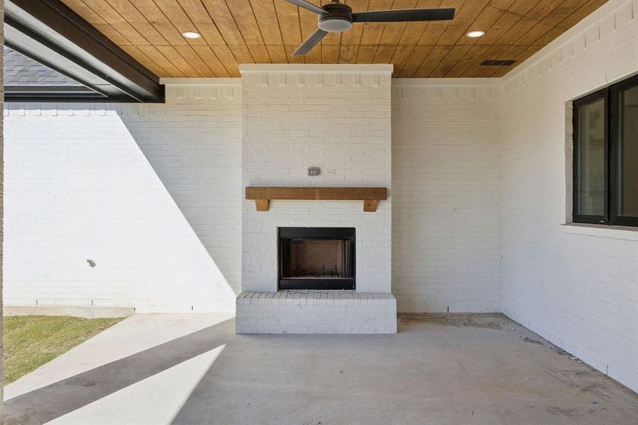 Exterior details and patio area of a home in , Waxahachie (Image 3).