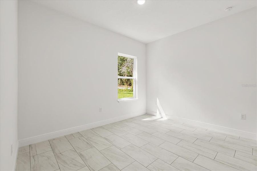 Spacious, unfurnished interior of a new home in , Citrus Springs (Image 24).