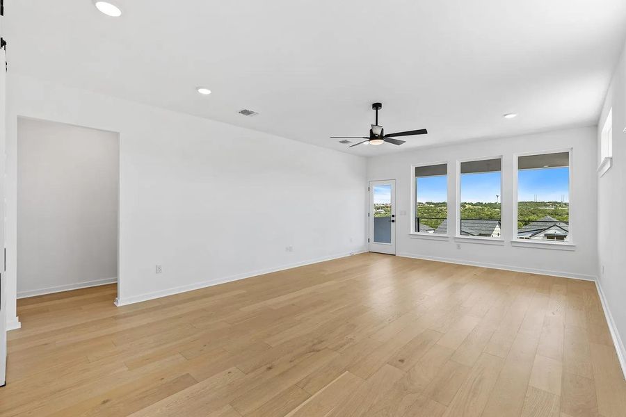 Spacious, unfurnished interior of a new home in Rough Hollow The District, Lakeway (Image 7). Spacious, unfurnished interior of a new home in Rough Hollow The District, Lakeway (Image 7).