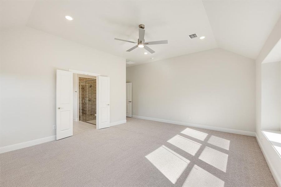 Spacious, unfurnished interior of a new home in Triple Diamond Ranch, Mansfield (Image 31).
