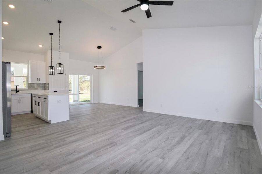 Spacious, unfurnished interior of a new home in , Sebring (Image 26).