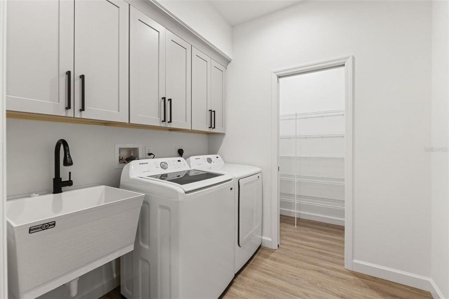 Furnished interior view inside a new home in , Citrus Springs (Image 40).