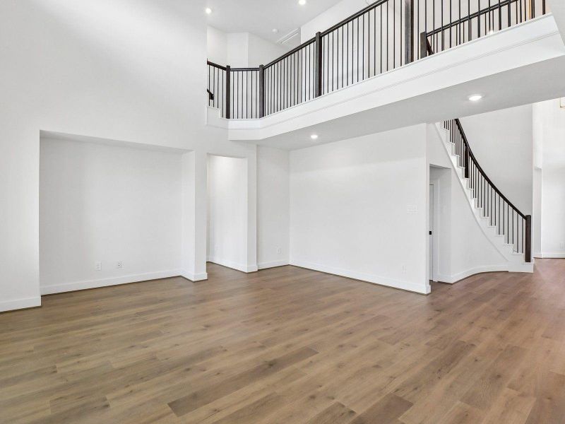 Spacious, unfurnished interior of a new home in Kingdom Heights, Rosenberg (Image 40).