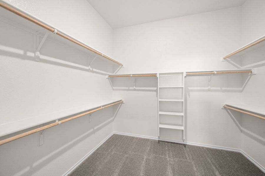 Spacious, unfurnished interior of a new home in Waterford Park, Weatherford (Image 24).