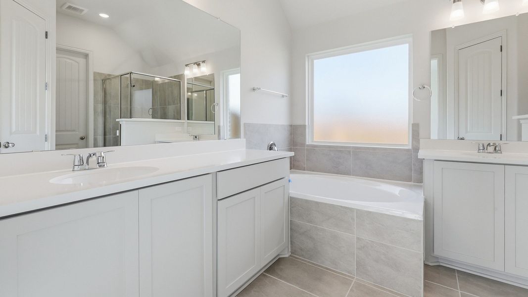 Furnished interior view inside a new home in Thompson Farms, Van Alstyne (Image 33).