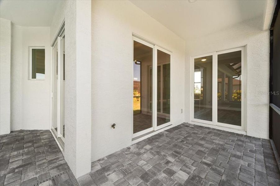 Lanai does not come with pavers