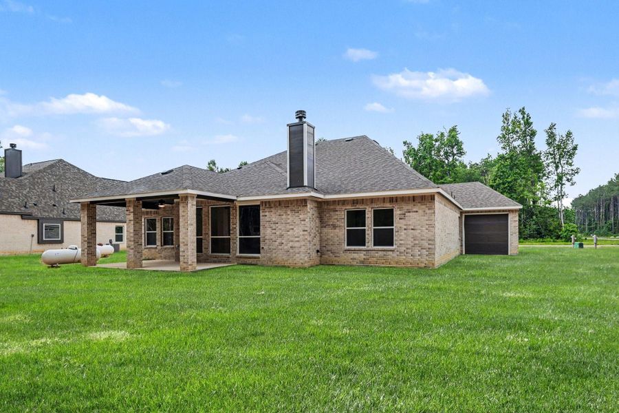Exterior details and patio area of a home in Encino Estates, Dayton (Image 3).