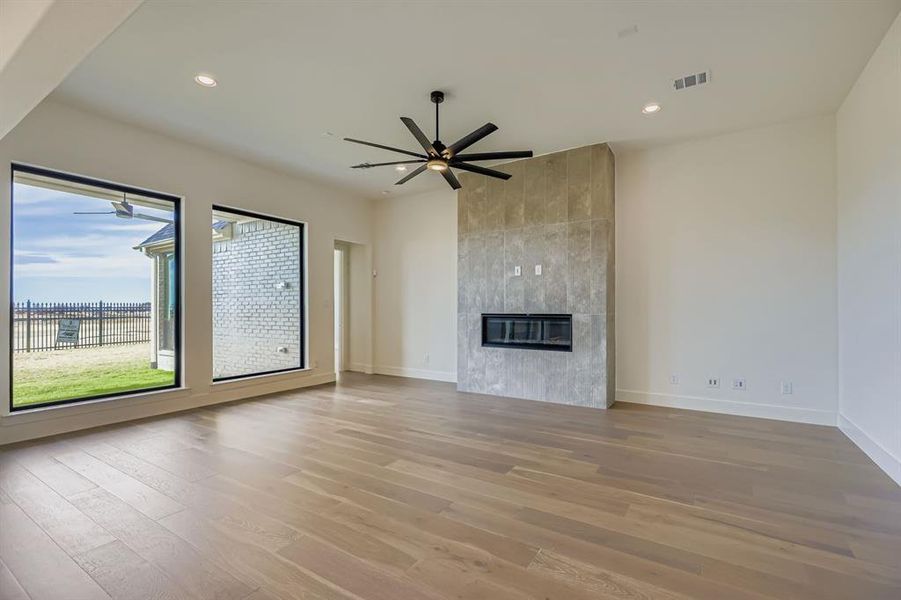 Spacious, unfurnished interior of a new home in , The Colony (Image 16).