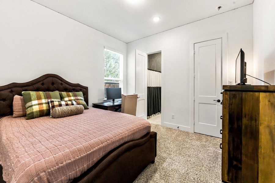 Furnished interior view inside a new home in , Conroe (Image 16).
