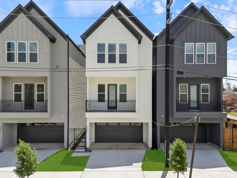 Exterior details and patio area of a home in Skyline Homes at Lou Ellen, Houston (Image 26).