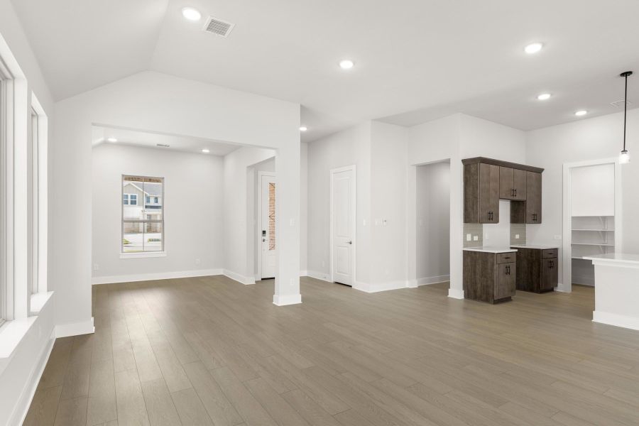 Spacious, unfurnished interior of a new home in Painted Tree, McKinney (Image 14).