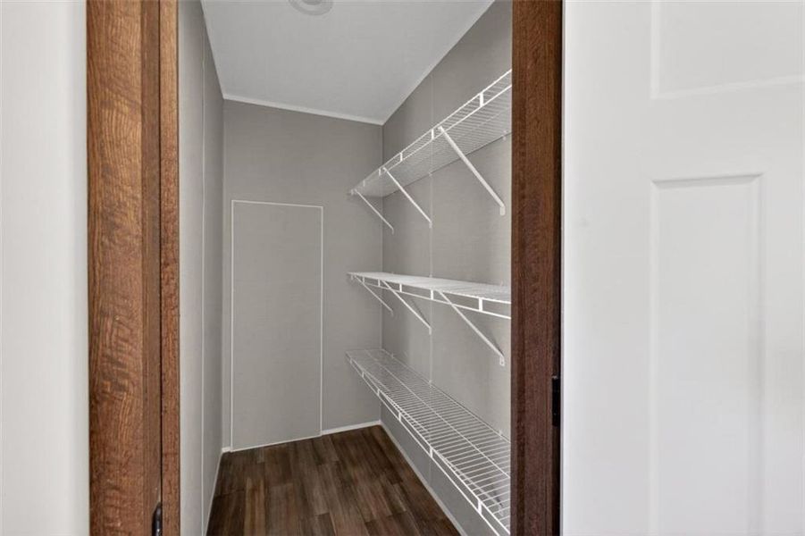 Spacious, unfurnished interior of a new home in , Oxford (Image 28).