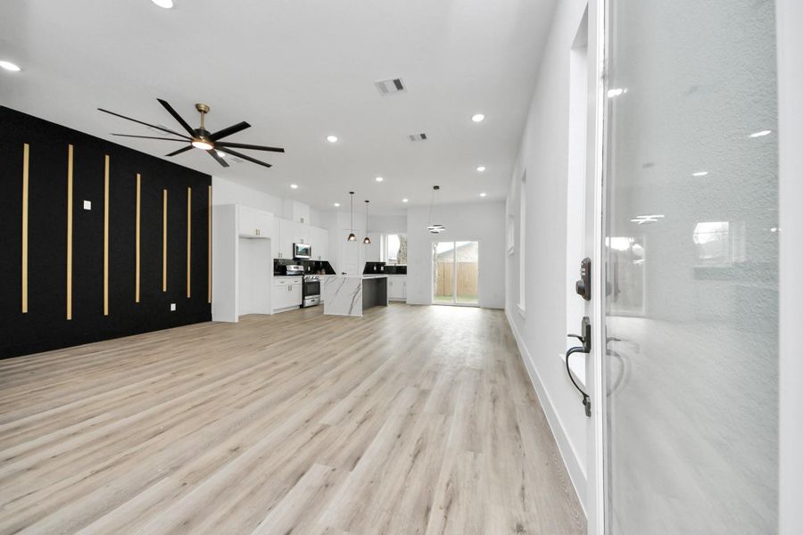 Spacious, unfurnished interior of a new home in , Houston (Image 31).