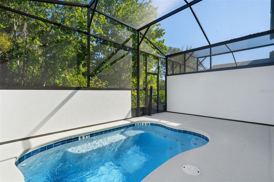 Exterior details and patio area of a home in , Orlando (Image 4).