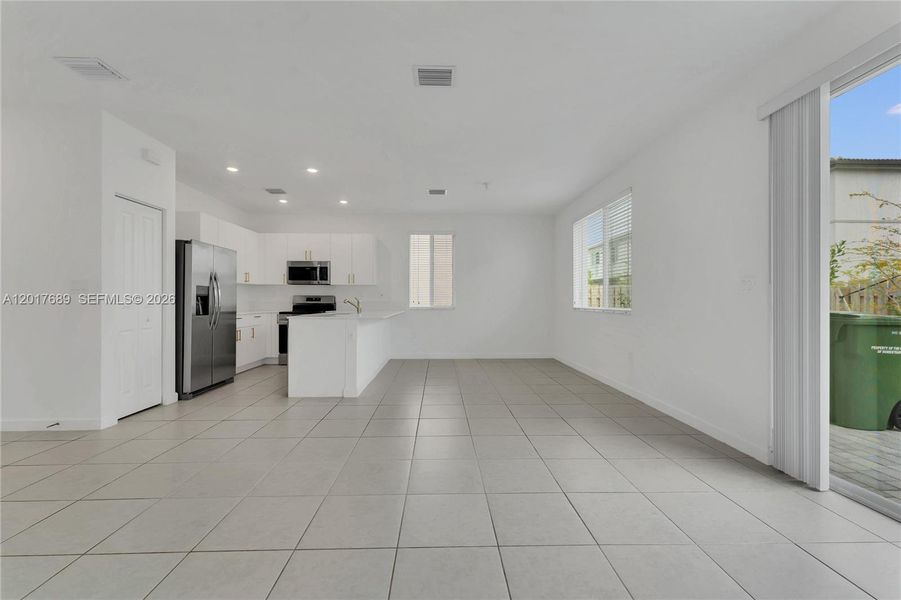 Spacious, unfurnished interior of a new home in , Homestead (Image 16).