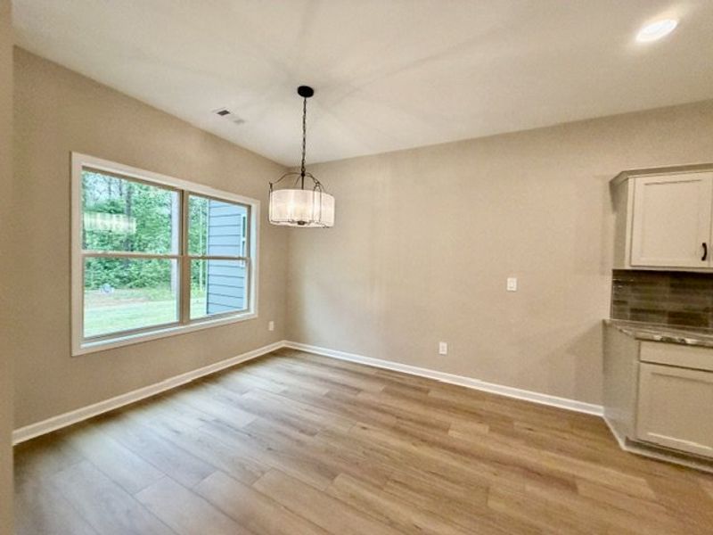 Spacious, unfurnished interior of a new home in Oakview, Pine Mountain (Image 12).