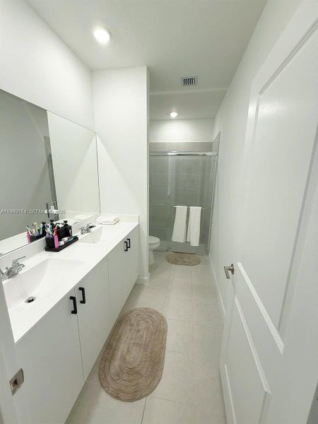 Furnished interior view inside a new home in , Homestead (Image 9).