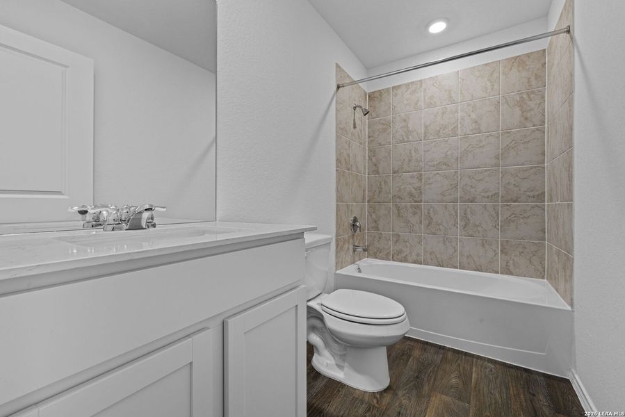 Furnished interior view inside a new home in Avenida, Converse (Image 9).