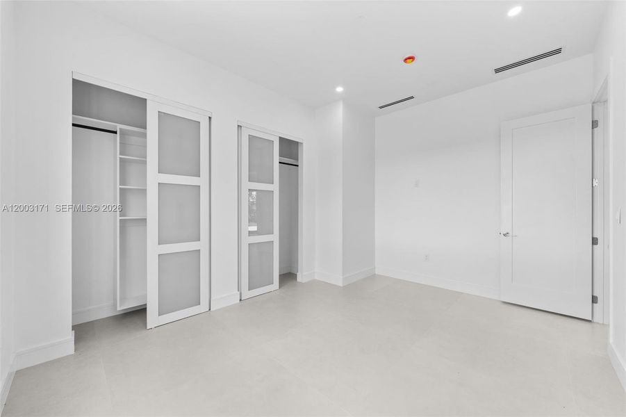 Spacious, unfurnished interior of a new home in , Homestead (Image 14).