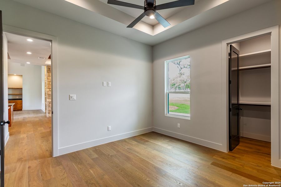 Spacious, unfurnished interior of a new home in , La Vernia (Image 19).