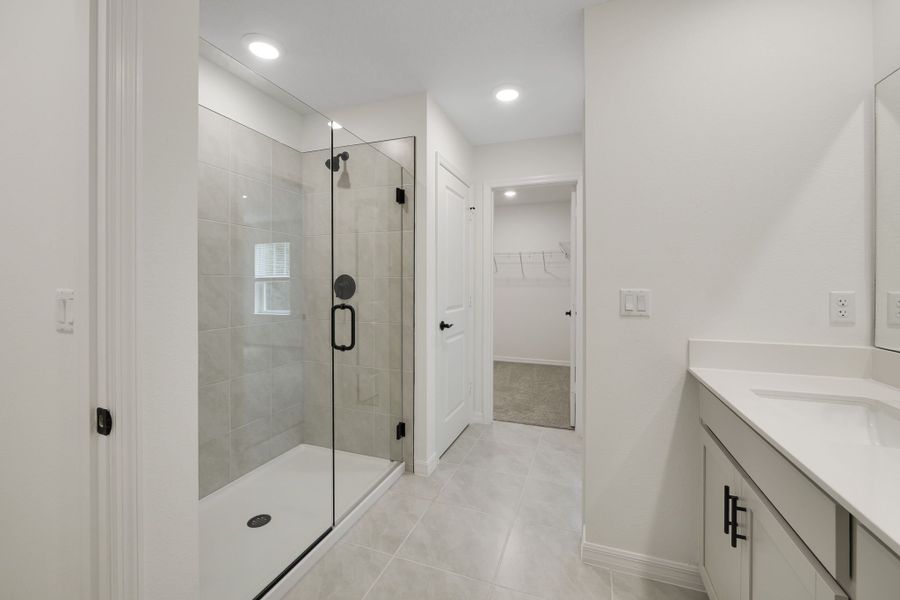 Furnished interior view inside a new home in Towns at Greenleaf, Oviedo (Image 15).