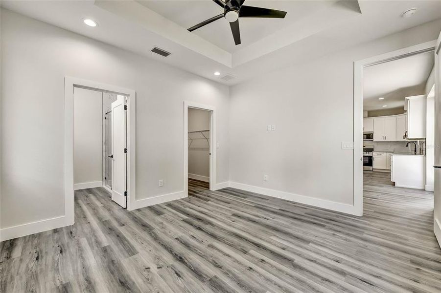 Spacious, unfurnished interior of a new home in , Tampa (Image 29).