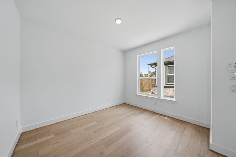 Spacious, unfurnished interior of a new home in Sienna 45', 50', Missouri City (Image 8). Spacious, unfurnished interior of a new home in Sienna 45', 50', Missouri City (Image 8).