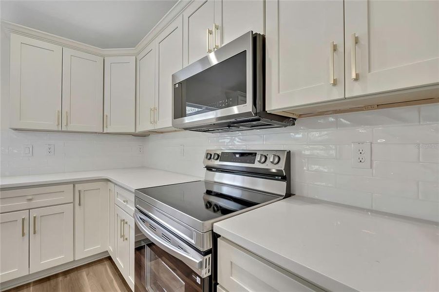 Furnished interior view inside a new home in , Crystal River (Image 11).