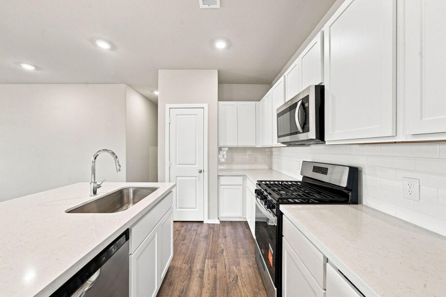 Furnished interior view inside a new home in Laurel Landing, Alvin (Image 11).