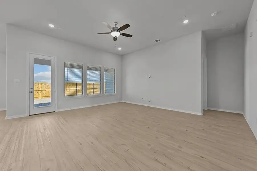 Spacious, unfurnished interior of a new home in Tinsley Meadows, Van Alstyne (Image 18).