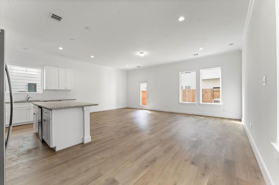 Photos are from another home completed with the same floor plan Photos are from another home completed with the same floor plan