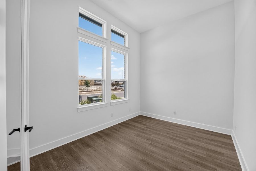 Spacious, unfurnished interior of a new home in Santa Rita Ranch, Liberty Hill (Image 37).