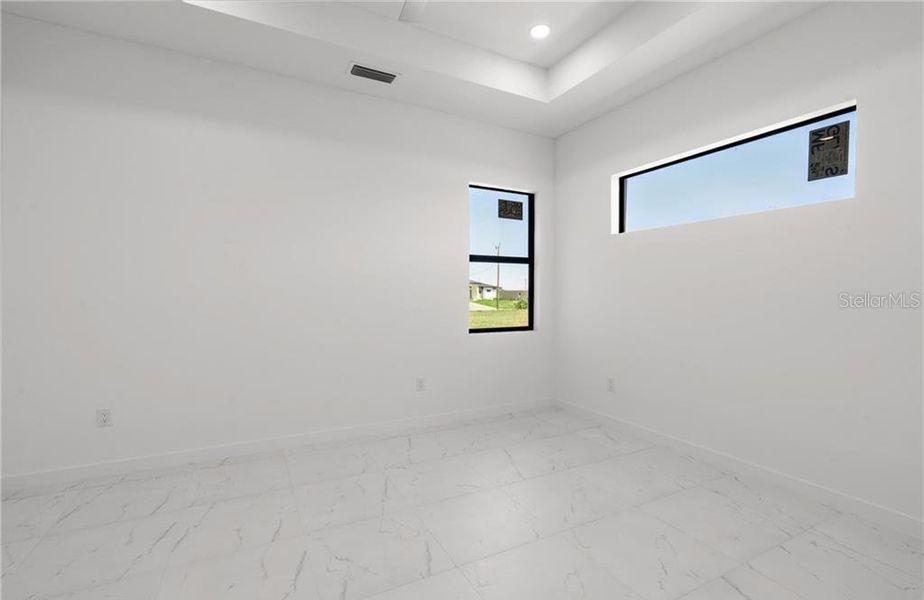 Spacious, unfurnished interior of a new home in , Cape Coral (Image 16).
