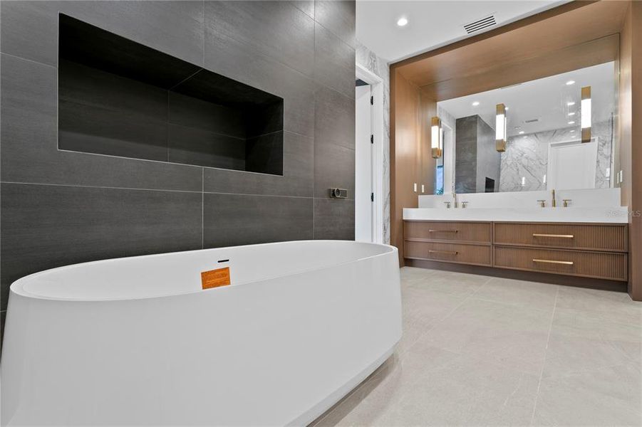 Furnished interior view inside a new home in Snell Isles, St. Petersburg (Image 51). Furnished interior view inside a new home in Snell Isles, St. Petersburg (Image 51).