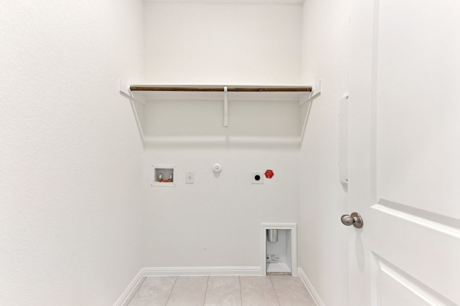 Spacious, unfurnished interior of a new home in Sage Hollow, Kyle (Image 14).