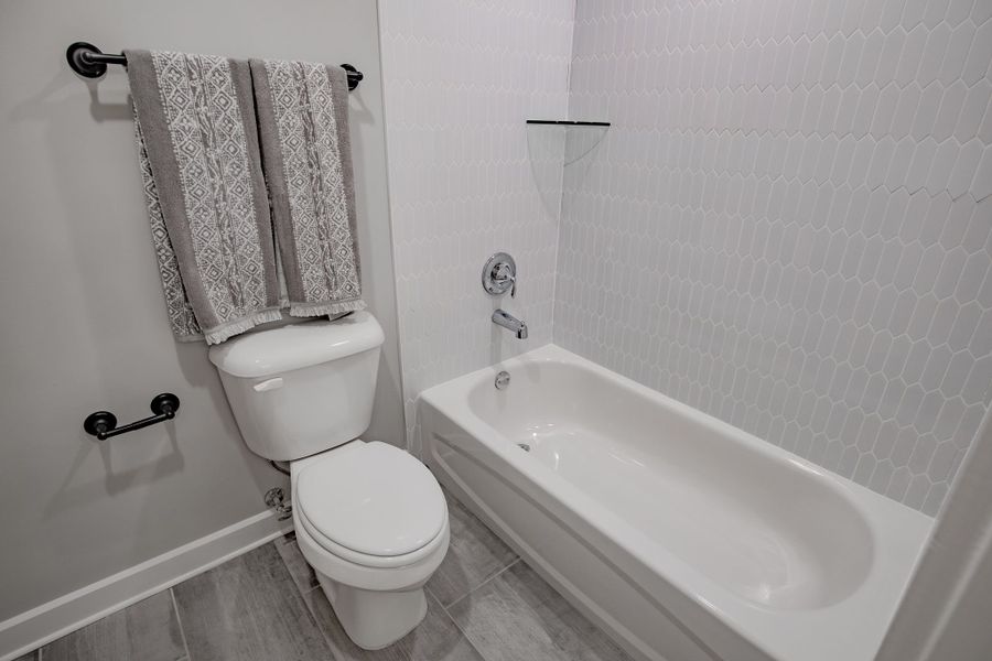 Representative furnished interior of a home built from the Willow by Grant & Co in Manor at Hall Creek, Arlington (Image 8).